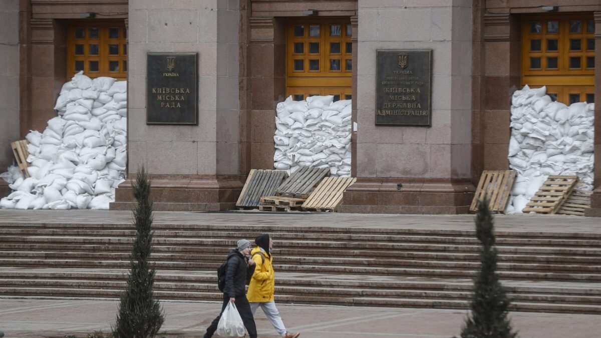 El alcalde de Kiev anuncia que la situación es «peligrosa»: «No salgan a menos que escuchen una sirena de ataque aéreo»