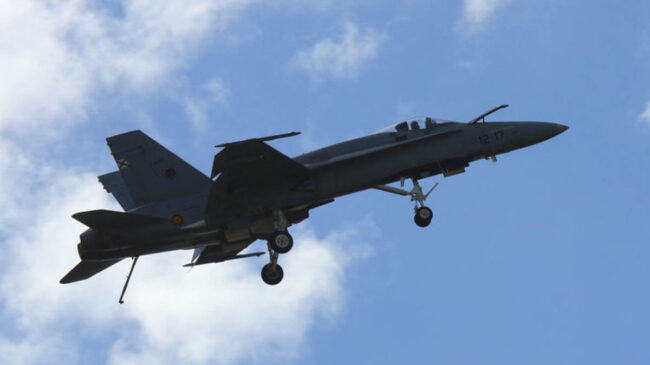 España adelanta el despliegue de sus F-18 en Lituania tras finalizar la misión en Bulgaria