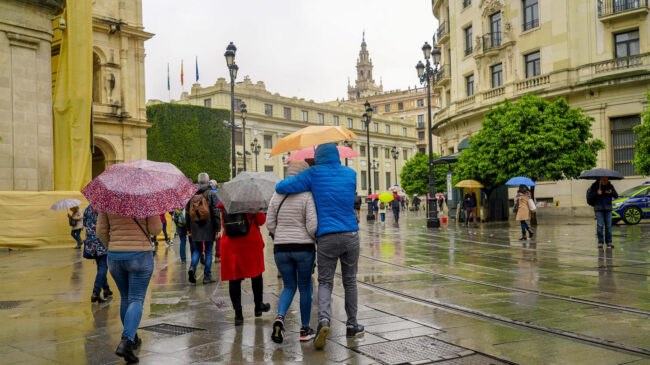 Las lluvias, el viento y el oleaje pondrán este lunes en aviso a un total de 13 provincias