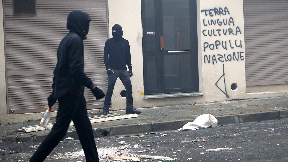 Francia propone una «autonomía» para Córcega tras los disturbios en la isla