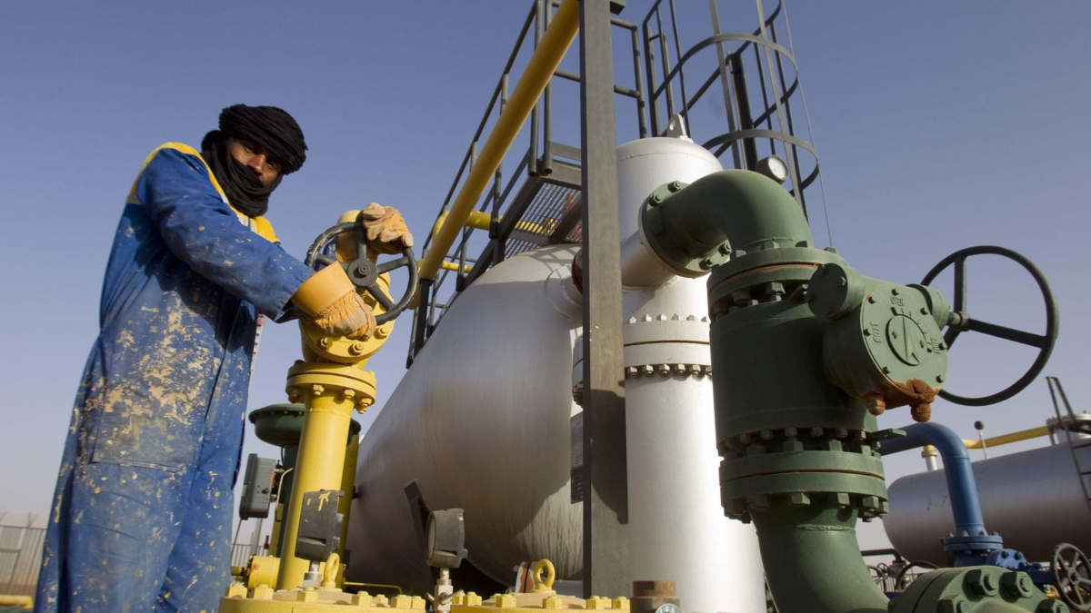 Argelia anuncia el descubrimiento de un importante yacimiento de petróleo y gas