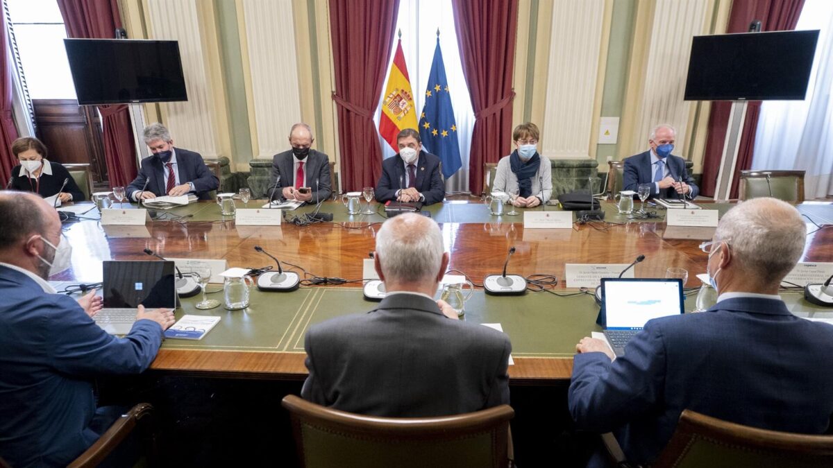 El sector pesquero manifiesta su decepción por el paquete de ayudas del Gobierno tras reunirse con Planas