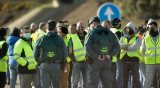 La Guardia Civil eleva el tono contra los «activistas» del transporte y amenaza con denuncias por reunión ilegal