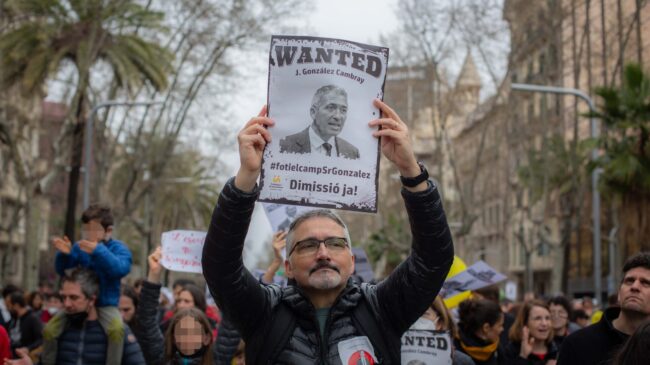 Miles de profesores piden en Cataluña la dimisión del conseller de Educación