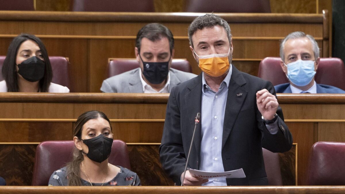 Cs se queda solo en el Congreso al pedir la retirada de las mascarillas en interiores