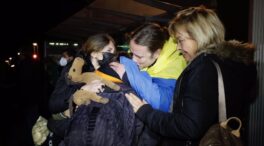 Llega a España el primer bus de refugiados ucranianos: «No sabemos si los nuestros están vivos»