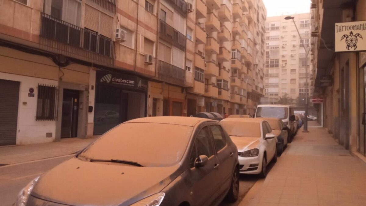 Sanidad aconseja a la población reducir la actividad al aire libre por la calima