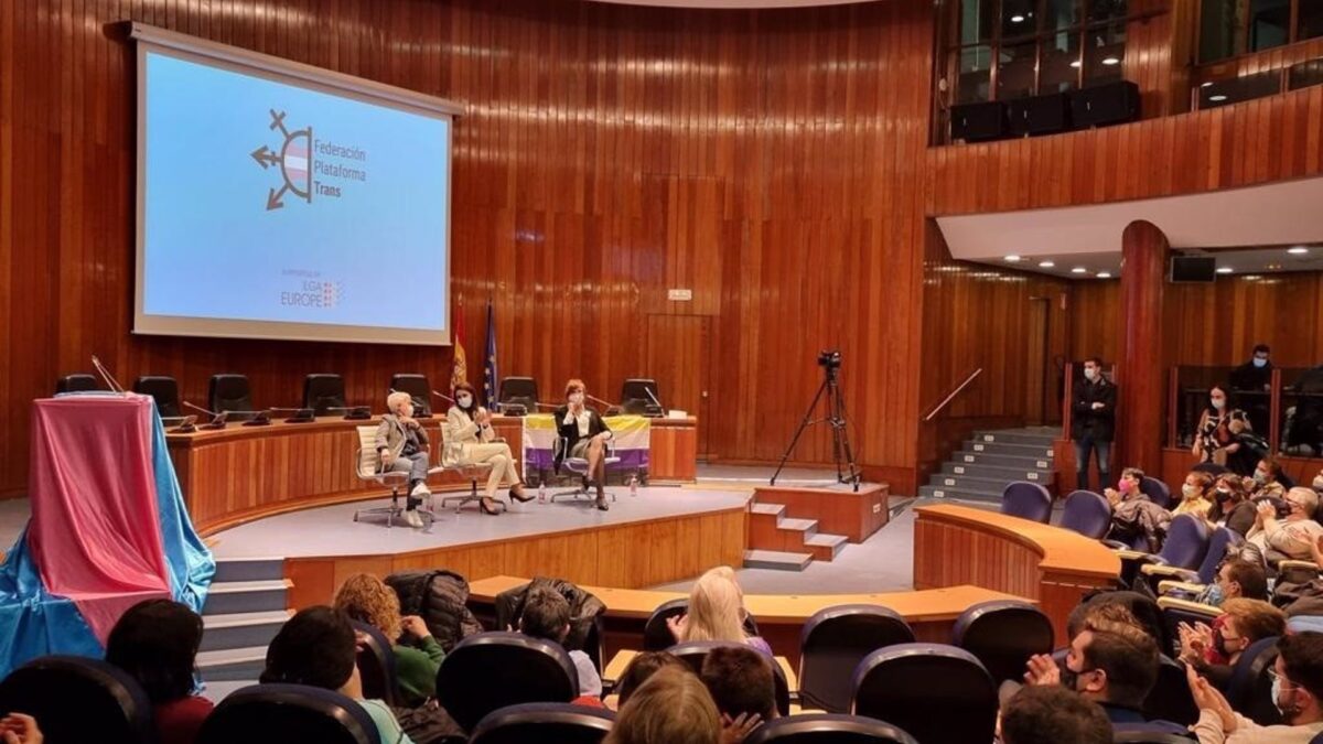 Irene Montero se compromete a que la ‘ley trans’ llegue al Congreso «antes de verano»