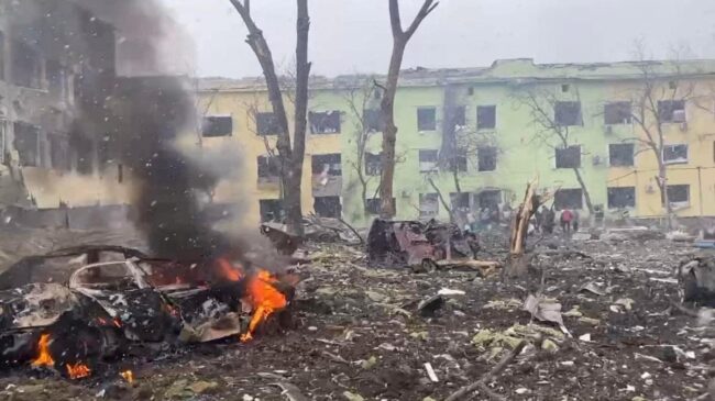 Rusia bombardea un hospital de maternidad en Mariúpol