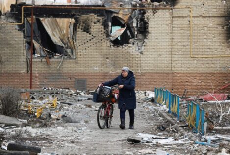 La guerra de Ucrania, en directo | Rusia bombardea un teatro de Mariúpol donde se refugiaban cientos de personas