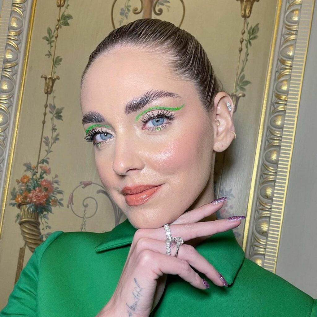 Chiara Ferragni con eyeliner flotante verde (fuente: Instagram)