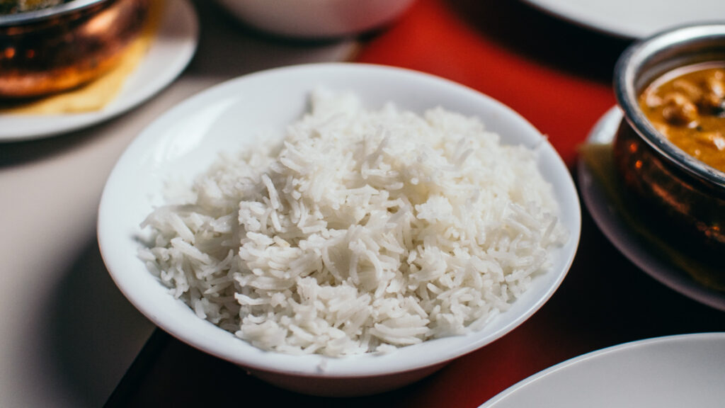 Plato de arroz blanco