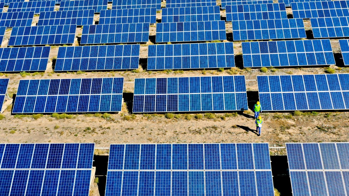 Repsol y Telefónica crean una ‘joint venture’ para dotar de paneles solares a las empresas y hogares