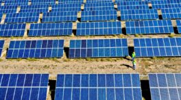 Repsol y Telefónica crean una 'joint venture' para dotar de paneles solares a las empresas y hogares