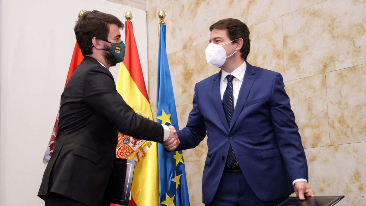 Los dardos de Vox al PP antes de pactar un acuerdo de legislatura en Castilla y León