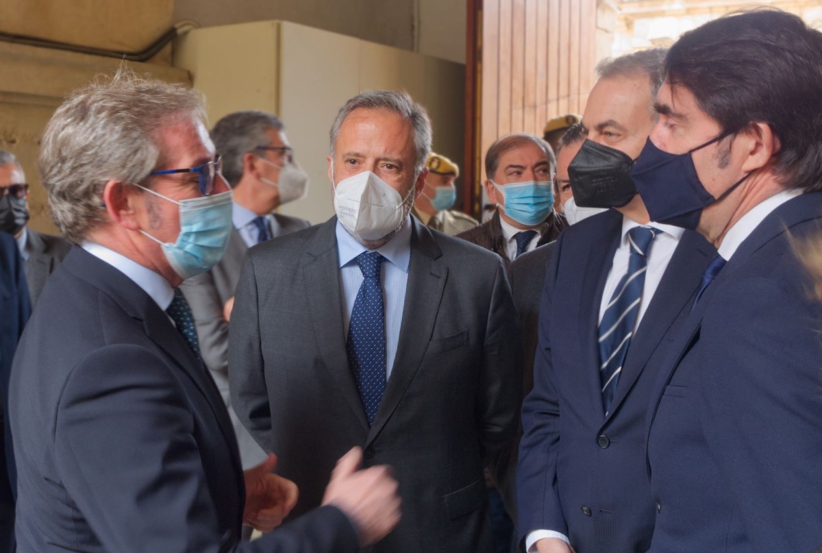 Zapatero sí saluda al presidente de las Cortes de Castilla y León