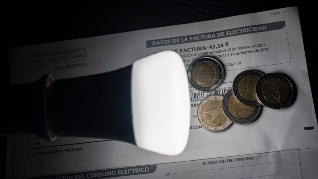 Ante la subida generalizada de los precios, la OCDE recomienda subir impuestos a las eléctricas