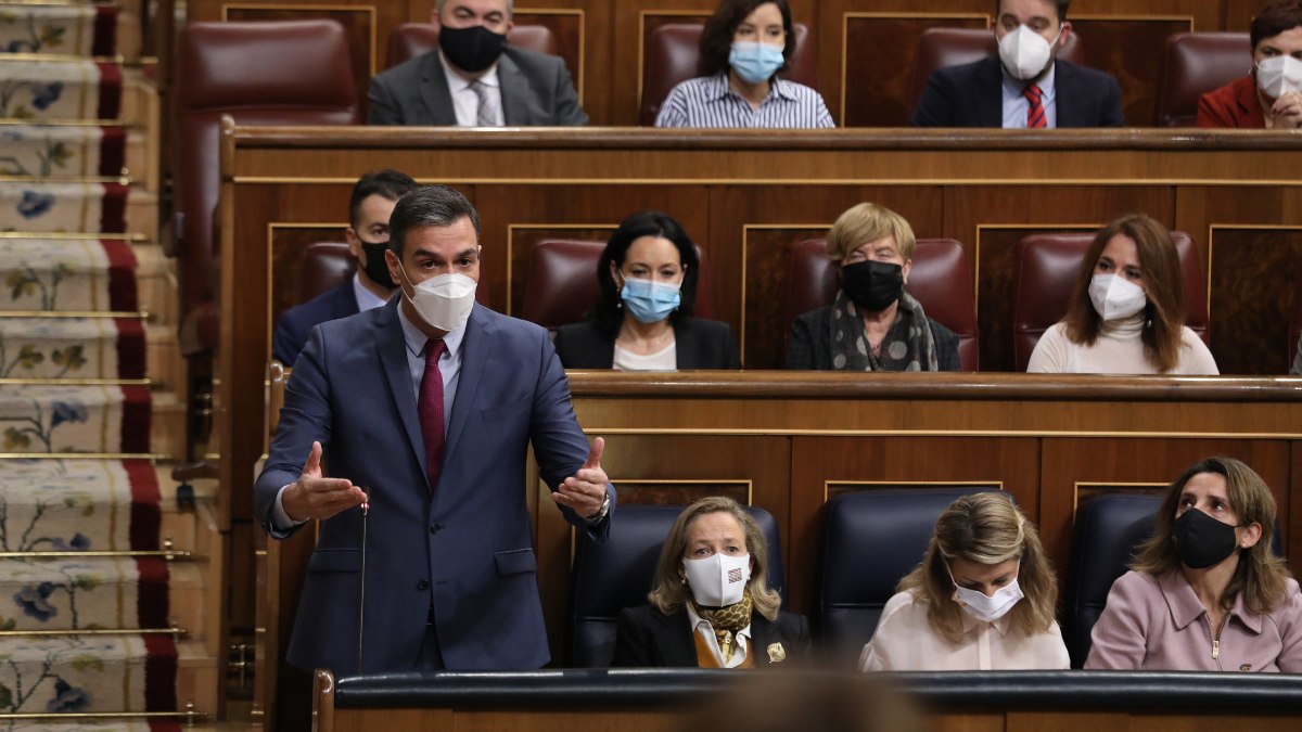 Pedro Sánchez en el Congreso de los Diputados por la subida de los precios de la luz y gasolina