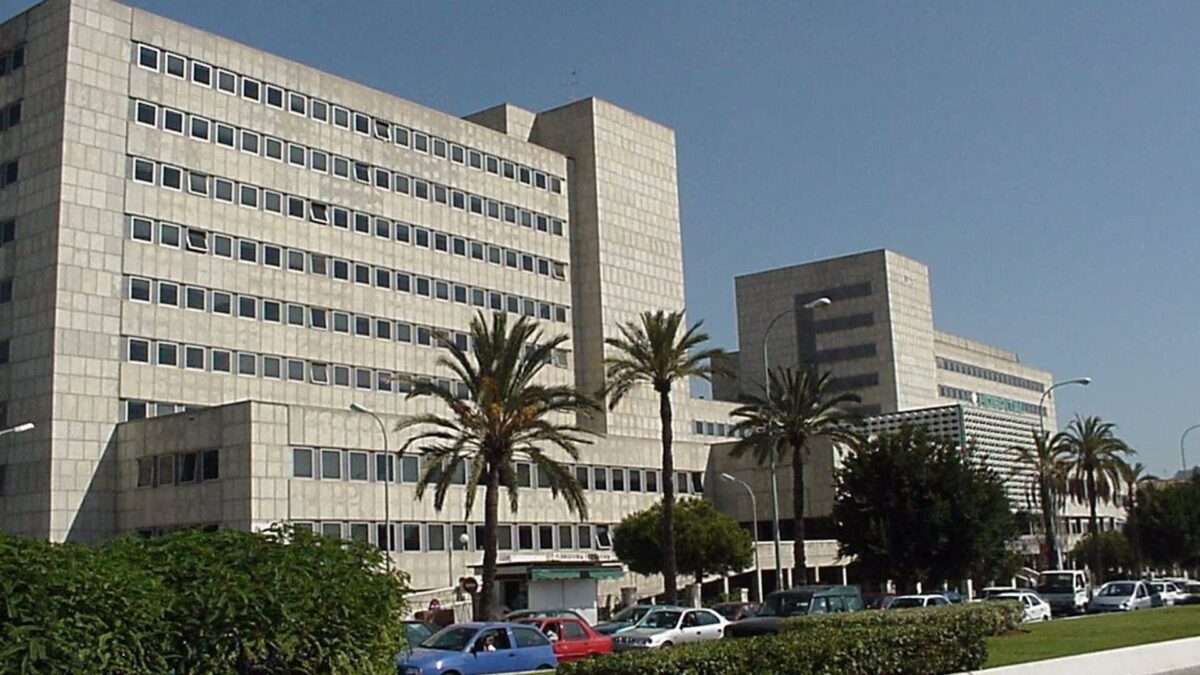 El menor de 12 años herido tras caer de un tejado en Málaga, grave en la UCI