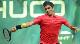 Federer se siente «positivo» y espera volver «a finales de verano»