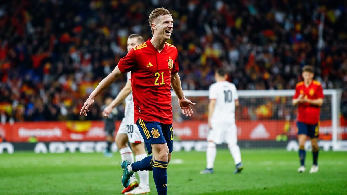 Un gol de Dani Olmo da la victoria a la selección española frente a Albania en Barcelona