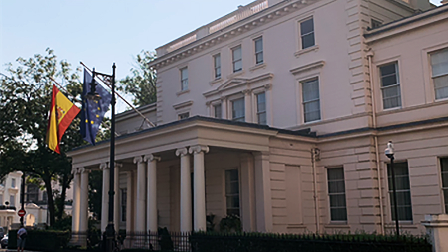 La embajada de España en Reino Unido, en pie de guerra tras 13 años con el sueldo congelado