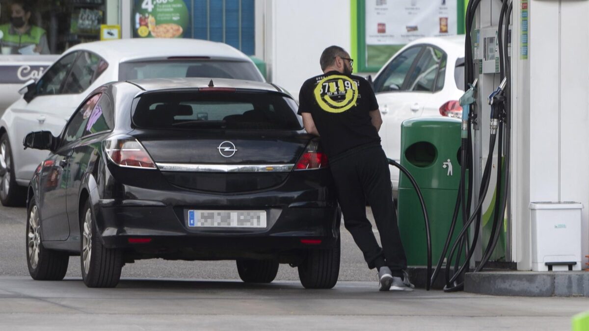 El consumo de los combustibles de automoción creció casi un 21% en enero