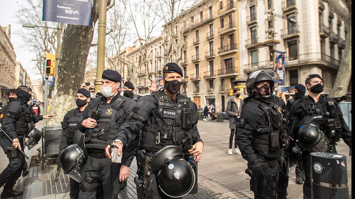 La Guardia Civil y la Policía de Cataluña exigen la ejecución del 25% para todos los centros educativos