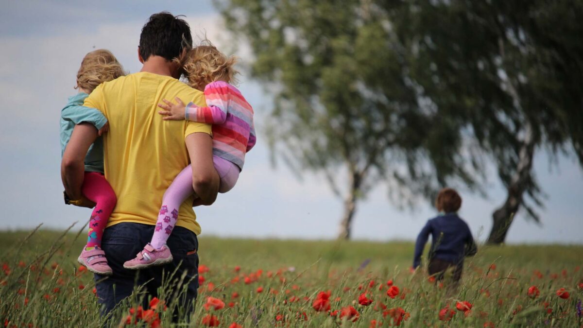 ¿De qué modo perjudican los padres ‘helicóptero’ a sus hijos?