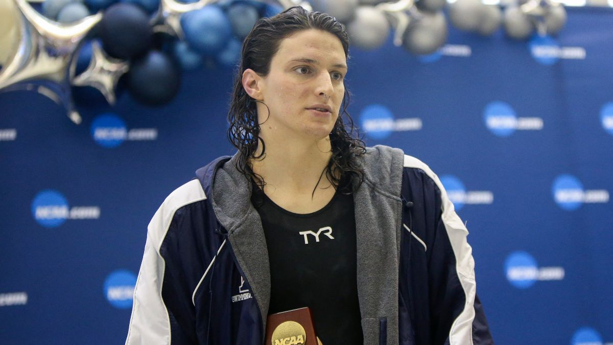 Polémica por la victoria de la nadadora trans Lia Thomas en un campeonato universitario de EEUU
