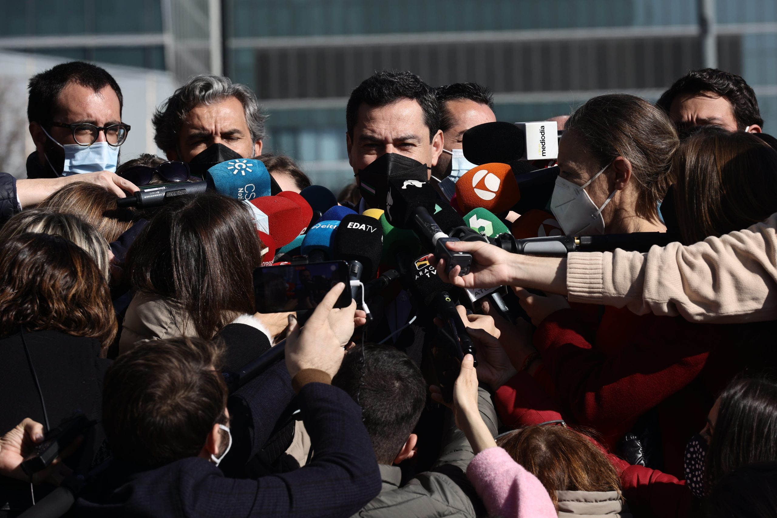 Juanma Moreno «esperanzado» por haberse «encauzado el conflicto» en el PP