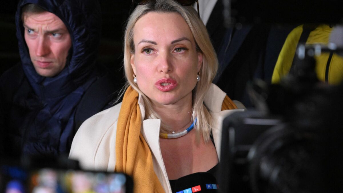 Rusia libera a la periodista que denunció la guerra en pleno telediario: «No quieren hacer de ella una mártir»