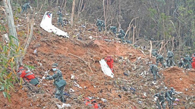 Encuentran la segunda caja negra del avión chino accidentado y confirman que no hay supervivientes