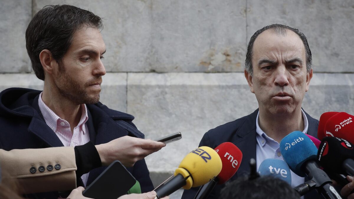 El PP de Navarra estudia integrar en su partido a los exdiputados Adanero y Sayas y UPN responde: «Los que traicionan se juntan»