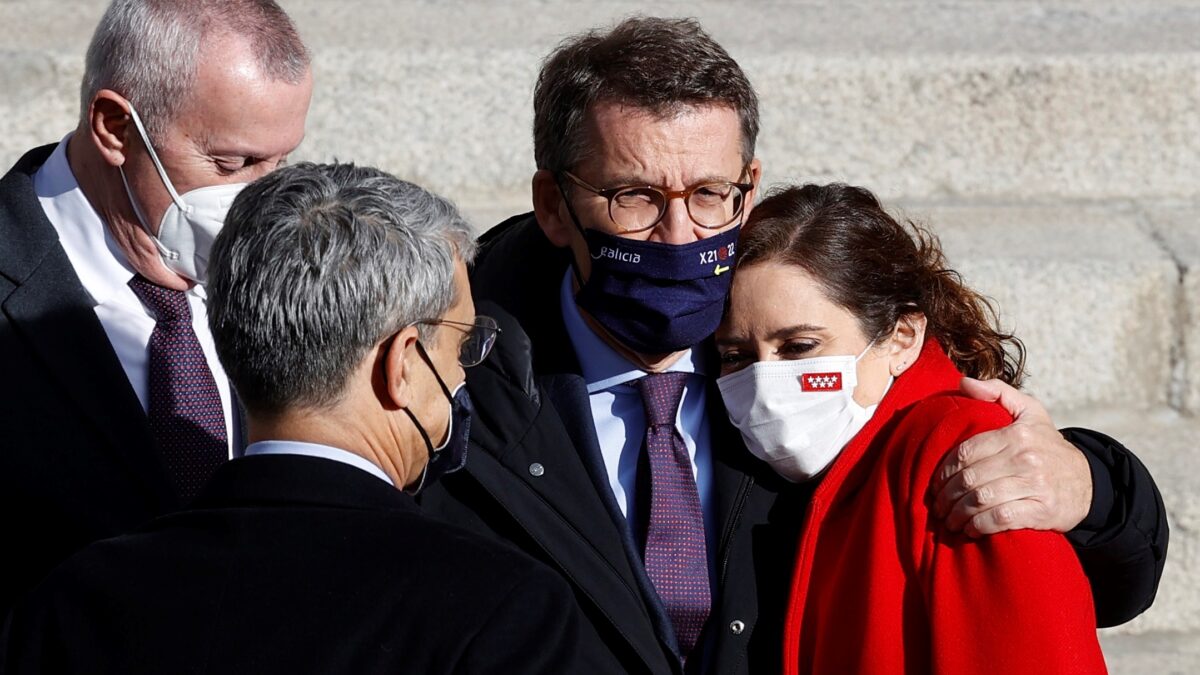 La reacción de Ayuso ante el anuncio de Feijóo de presentarse a liderar el PP