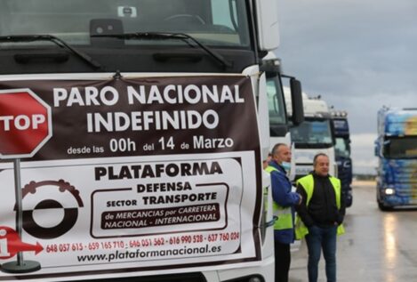 Los transportistas mantienen el paro pese al acuerdo entre el Gobierno y el CNTC: "Es el momento de desmantelar a la mafia opresora"