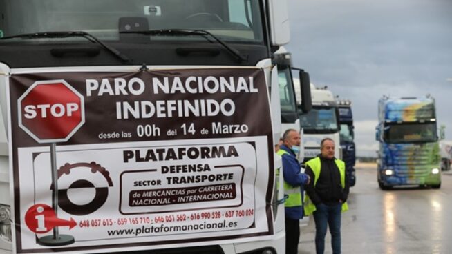Los transportistas mantienen el paro pese al acuerdo entre el Gobierno y el CNTC: "Es el momento de desmantelar a la mafia opresora"
