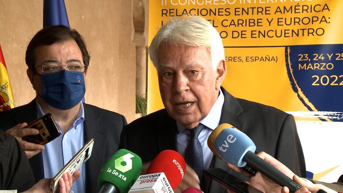 Felipe González se muestra favorable al cambio de política sobre el Sáhara