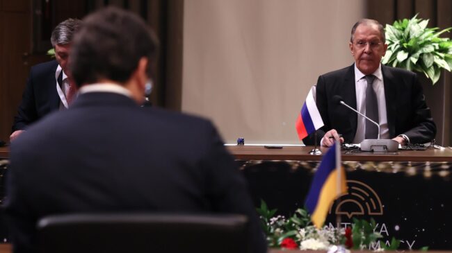 Lavrov asegura que Putin está abierto a reunirse con Zelenski para "fijar acuerdos concretos"