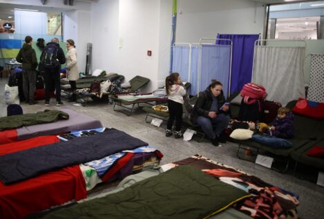 Los refugiados ucranianos tras el ataque ruso ascienden a 874.000, según ACNUR