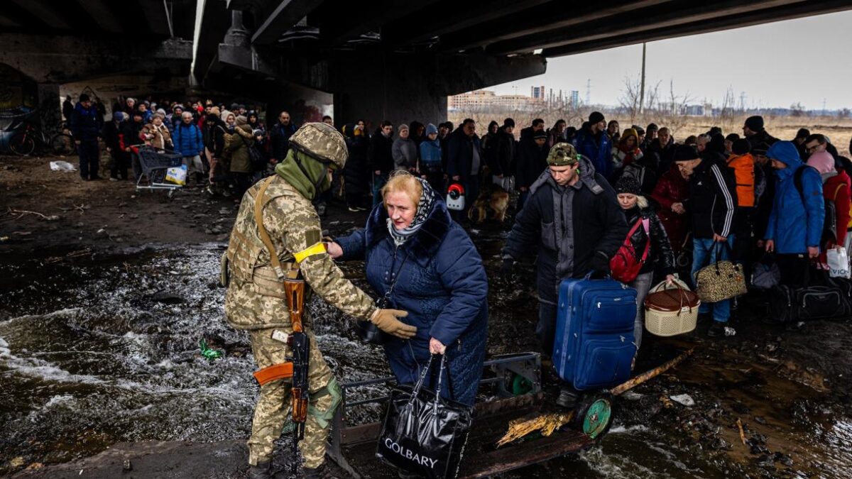 Rusia afirma haber evacuado a más de 220.000 personas desde Ucrania
