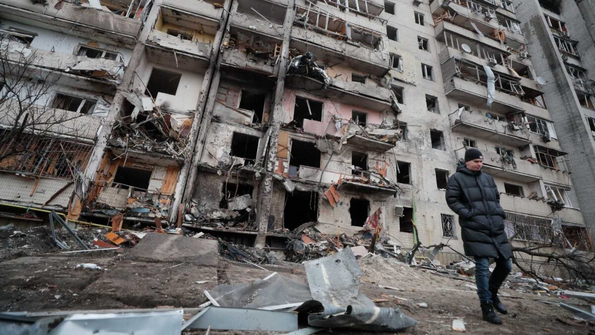 Ucrania pacta un nuevo intento de evacuación de civiles de Mariúpol con Rusia tras una noche de combates