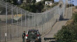 Marlaska anuncia que la valla de Melilla será reforzada con elementos anti-intrusión ante los saltos masivos