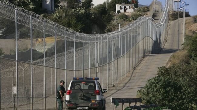 Marlaska anuncia que la valla de Melilla será reforzada con elementos anti-intrusión ante los saltos masivos