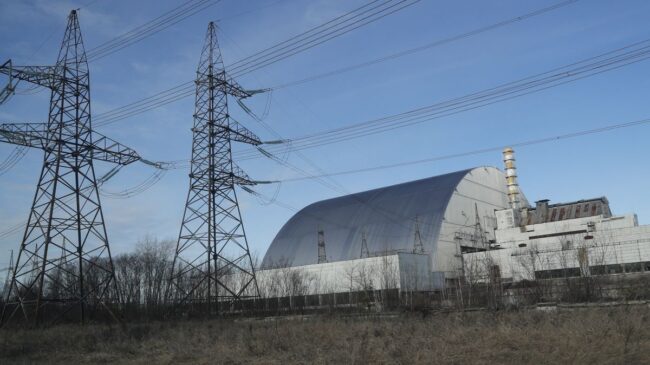 Ucrania restablece el suministro de electricidad en la central nuclear de Chernóbil, tomada por los rusos
