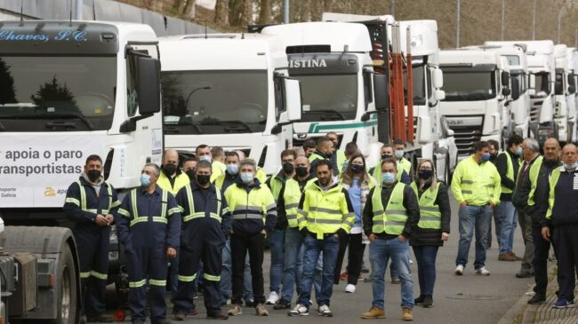 Los transportistas descartan  "totalmente" desconvocar el paro y exigen reunirse con el Gobierno