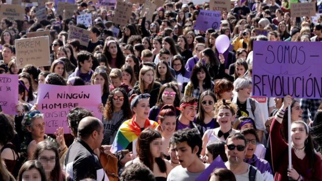 Miles de personas se manifiestan en España por el 8M