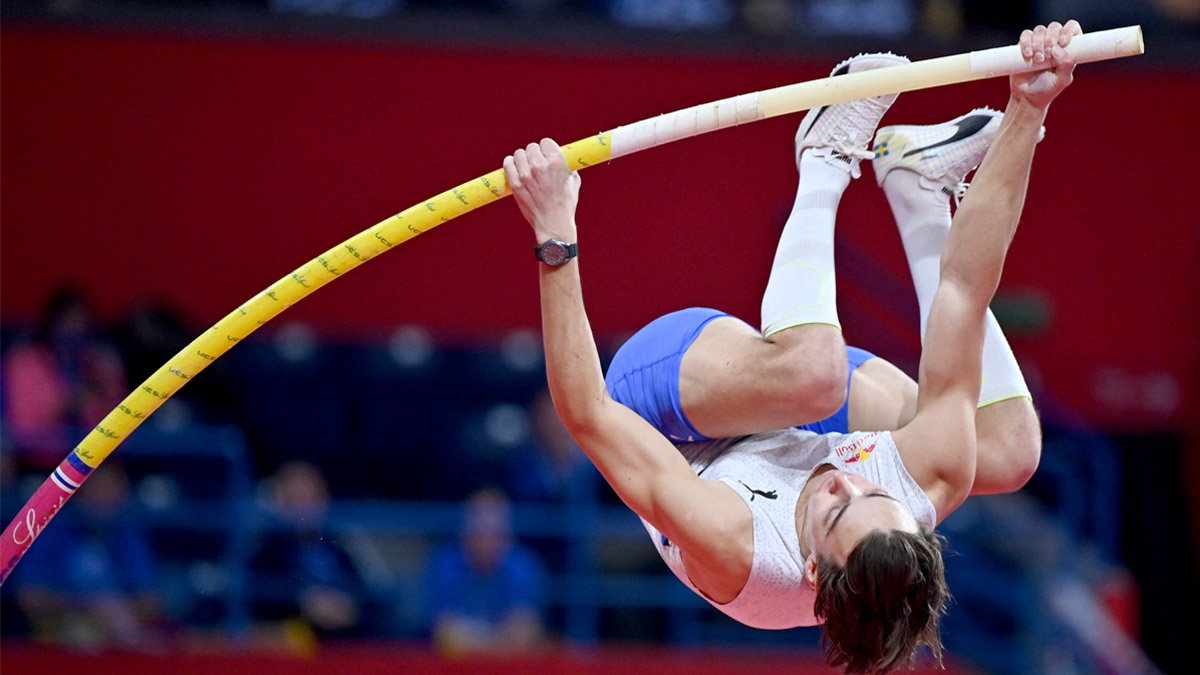 Nuevo récord mundial de pértiga: Armand  Duplantis vuela por encima de los 6,19 metros en pista cubierta