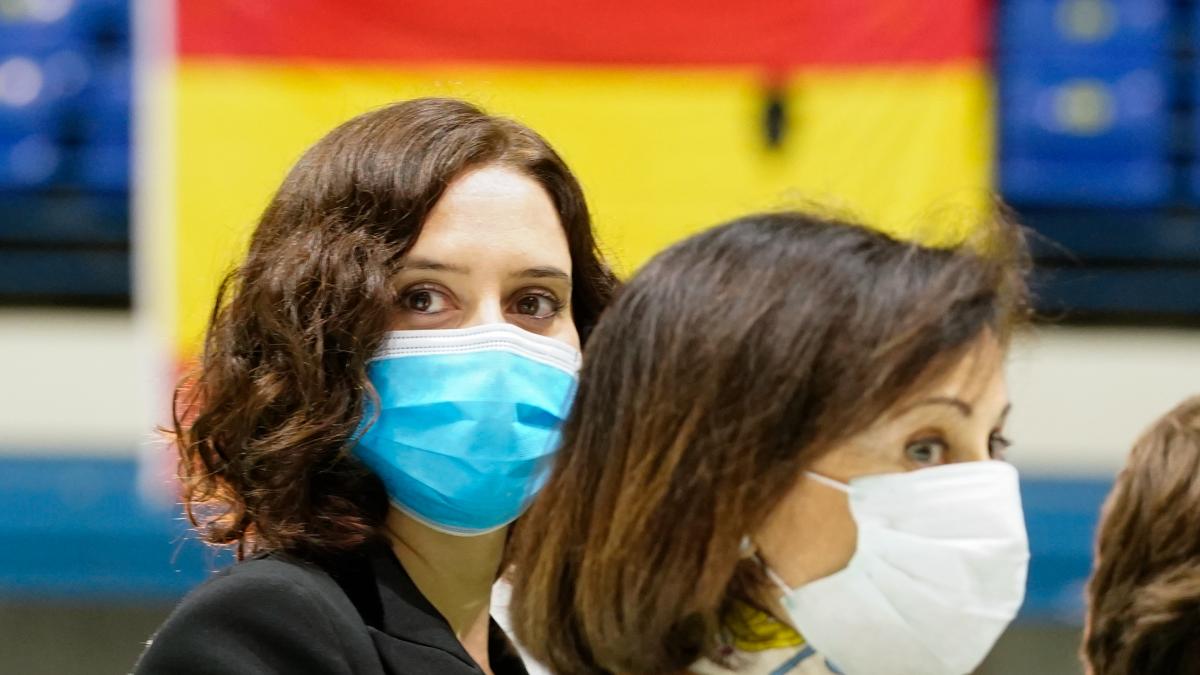 Fiasco de Defensa en su afán de hacerse la foto vacunando a ucranianos al margen de Ayuso
