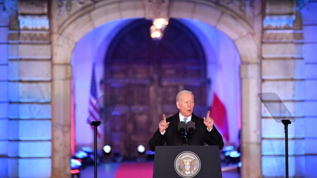 Biden condena los ataques de Putin en un discurso en Varsovia: "No puede permanecer en el poder"
